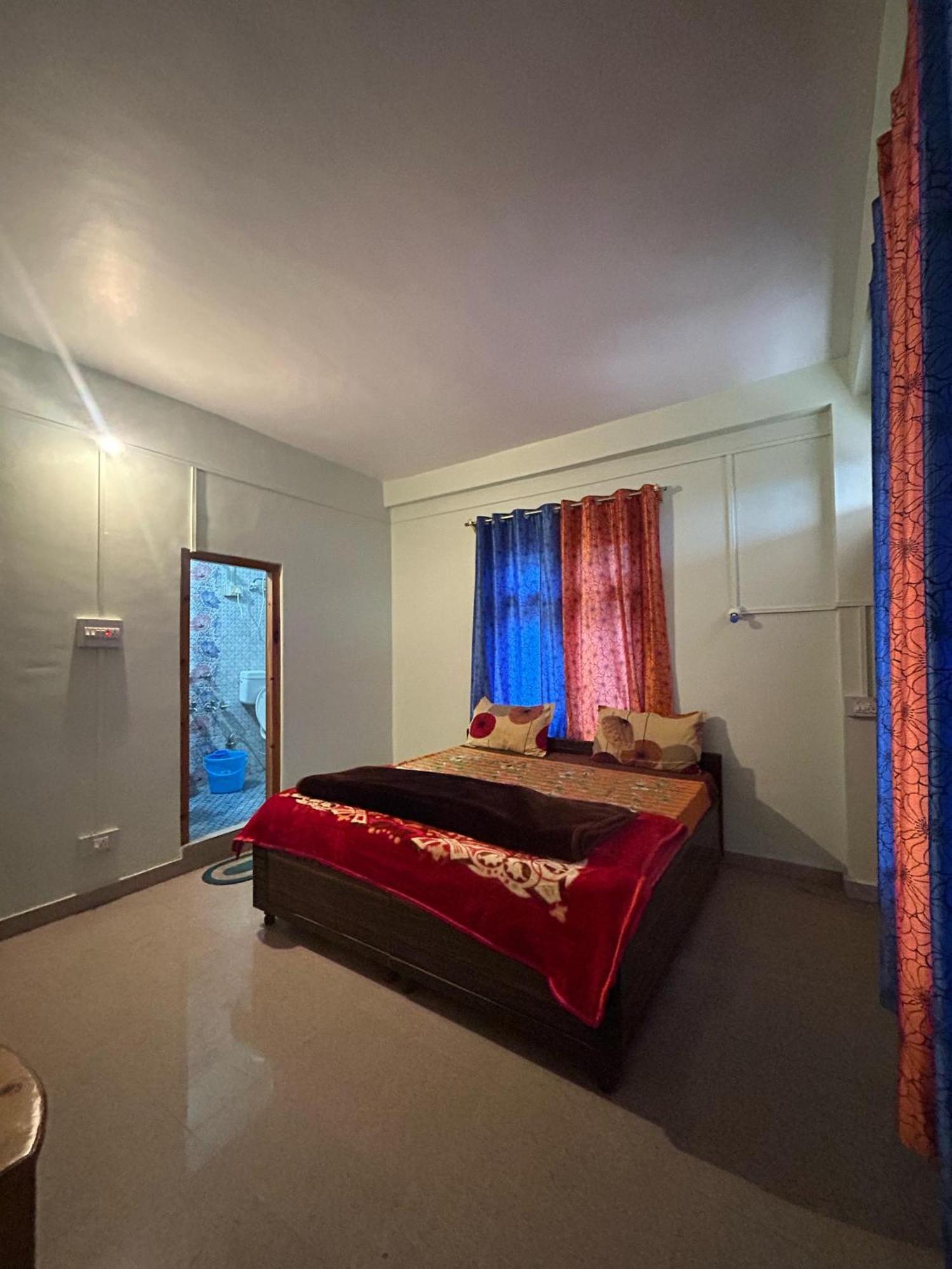 New Brahma Cafe Guest House Kalgha Esterno foto