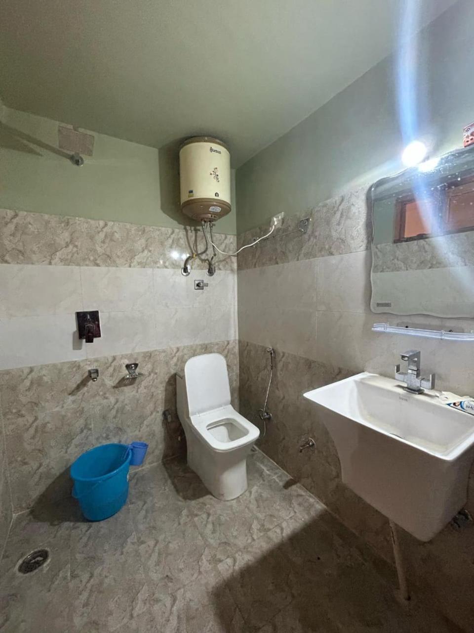 New Brahma Cafe Guest House Kalgha Esterno foto