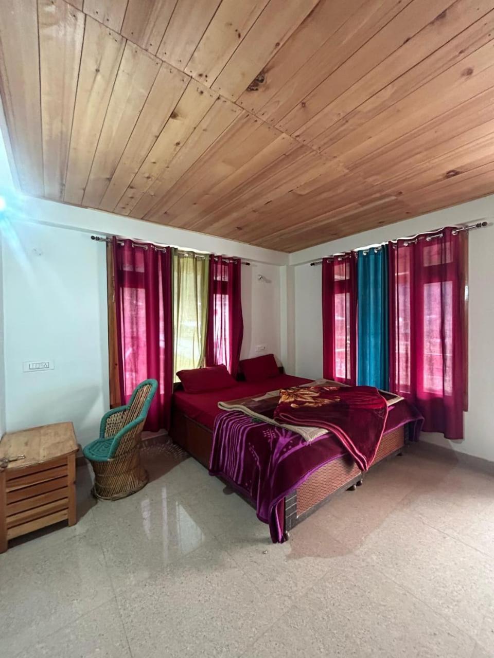 New Brahma Cafe Guest House Kalgha Esterno foto